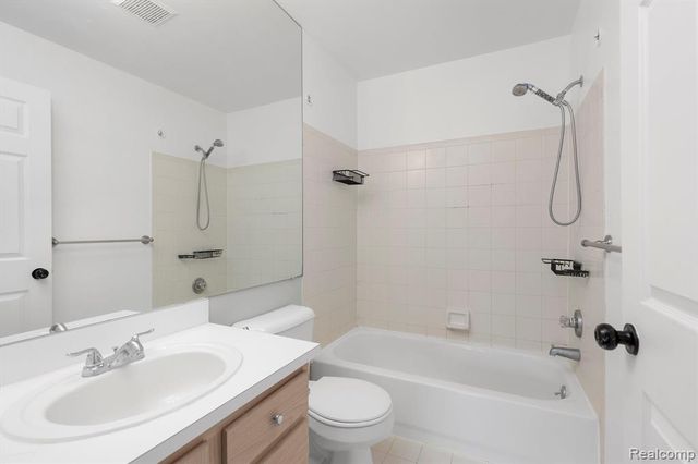 22241 Atlantic Pointe, Farmington Hills, MI 48336