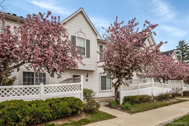 22241 Atlantic Pointe, Farmington Hills, MI 48336