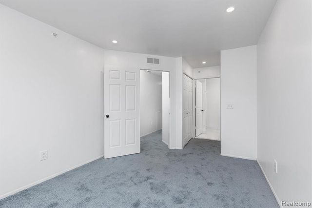 22241 Atlantic Pointe, Farmington Hills, MI 48336