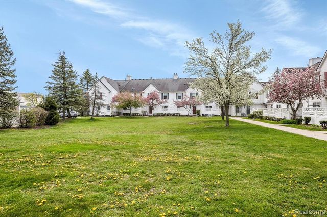 22241 Atlantic Pointe, Farmington Hills, MI 48336