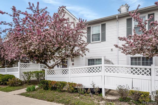 22241 Atlantic Pointe, Farmington Hills, MI 48336