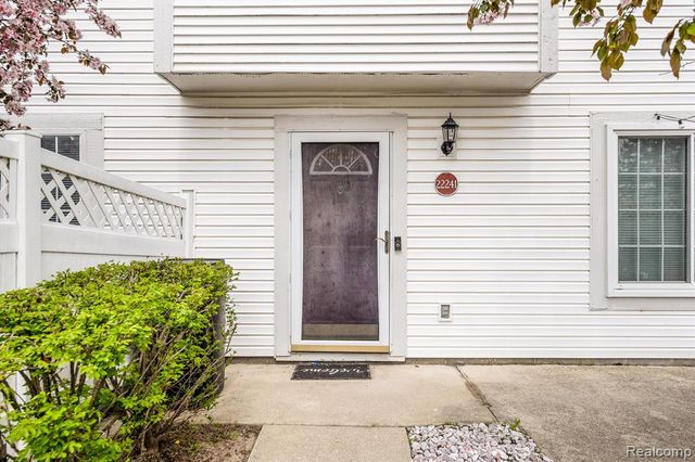 22241 Atlantic Pointe, Farmington Hills, MI 48336