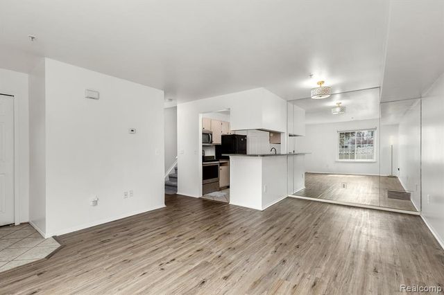 22241 Atlantic Pointe, Farmington Hills, MI 48336