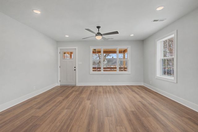 213 Mockingbird Dr, Columbia, TN 38401