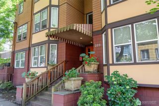 209 N 39th Street #304, Seattle, WA 98103