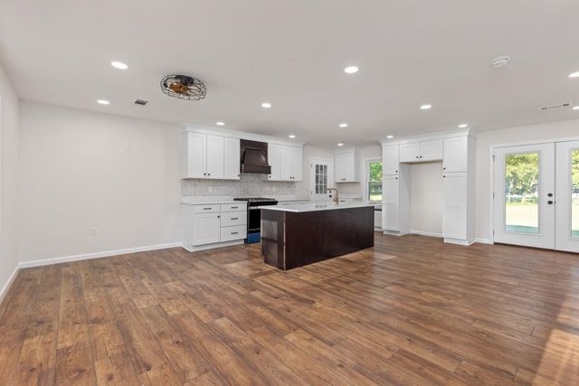 17 COUNTY ROAD 233 RD, Corinth, MS 38834