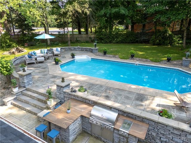 81 West Genesee Street, Skaneateles, NY 13152