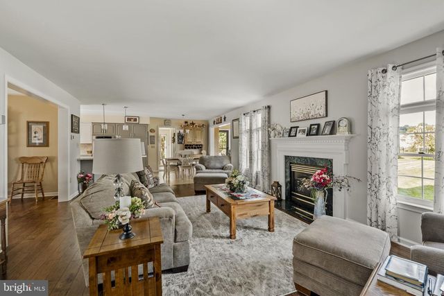 4 EAGLE CIR, Denver, PA 17517