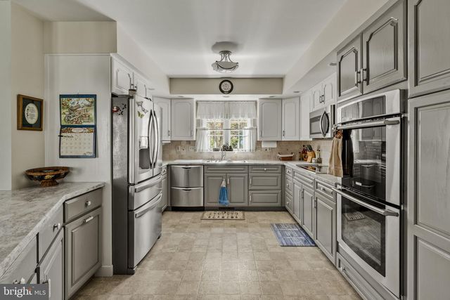 4 EAGLE CIR, Denver, PA 17517