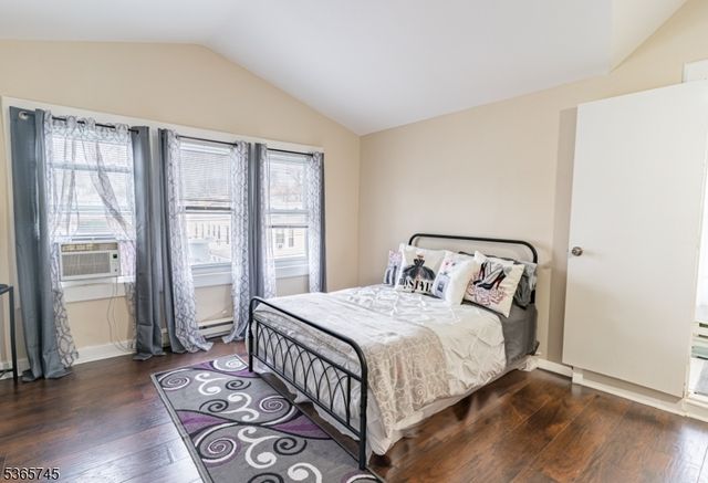 74 Smith St, Newark City, NJ 07106