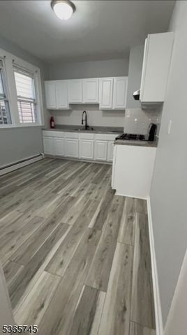 74 Smith St, Newark City, NJ 07106