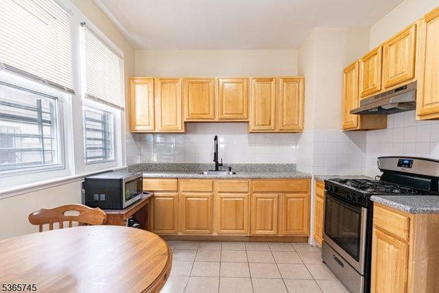 74 Smith St, Newark City, NJ 07106