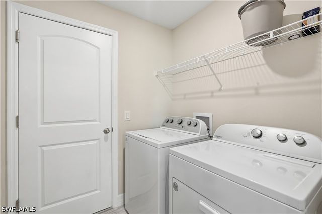 3728 Yucatan PKWY, Cape Coral, FL 33993