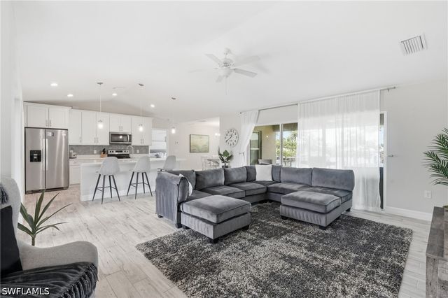 3728 Yucatan PKWY, Cape Coral, FL 33993