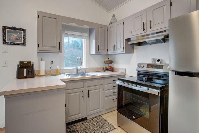 22 Oklahoma Avenue, Vineyard Haven, MA 02568