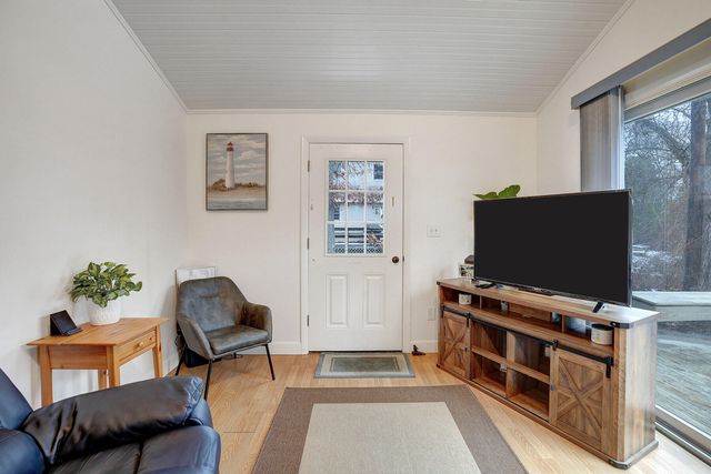 22 Oklahoma Avenue, Vineyard Haven, MA 02568