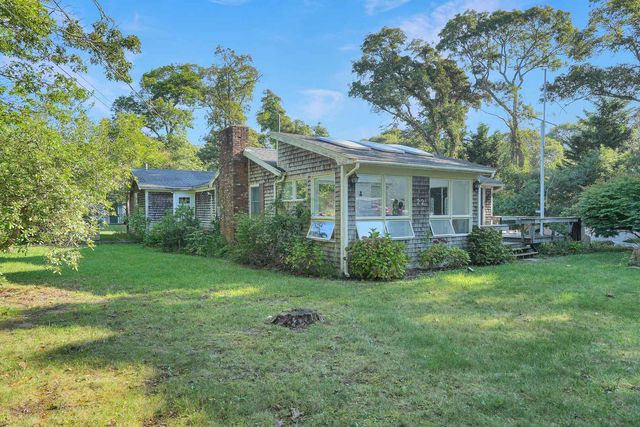 22 Oklahoma Avenue, Vineyard Haven, MA 02568