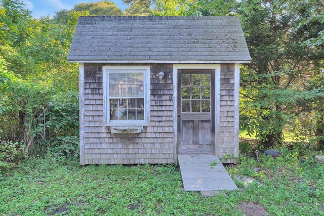 22 Oklahoma Avenue, Vineyard Haven, MA 02568