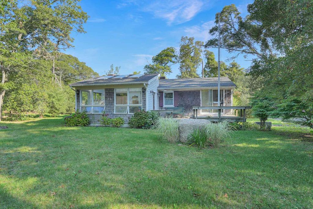 22 Oklahoma Avenue, Vineyard Haven, MA 02568