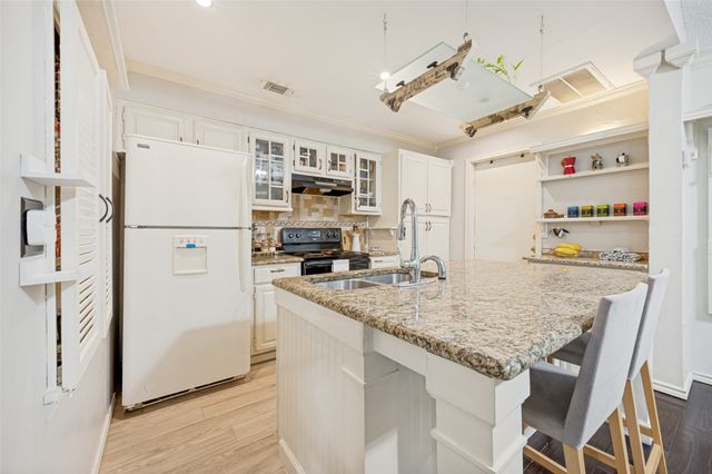 2800 Keller Springs Road 6B, Carrollton, TX 75006