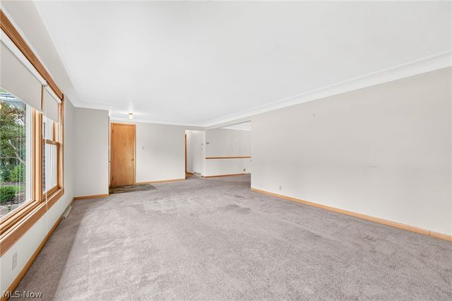 1887 Brainard Road, Lyndhurst, OH 44124