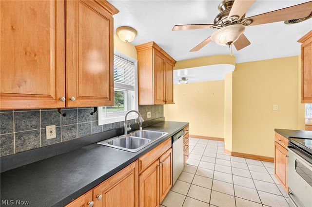1887 Brainard Road, Lyndhurst, OH 44124