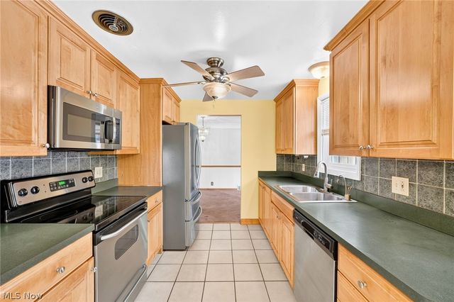 1887 Brainard Road, Lyndhurst, OH 44124