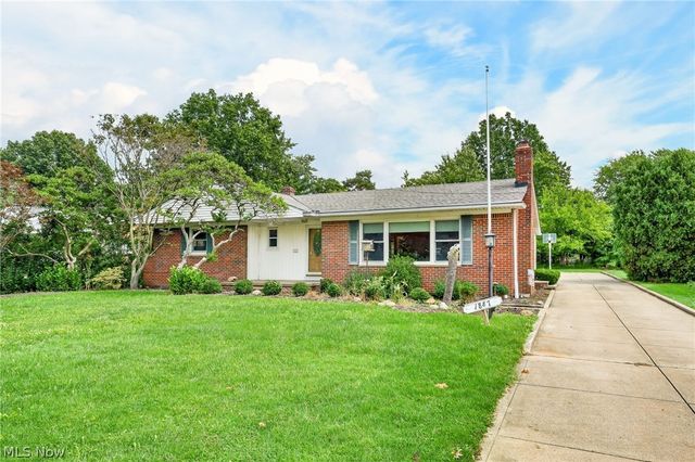 1887 Brainard Road, Lyndhurst, OH 44124