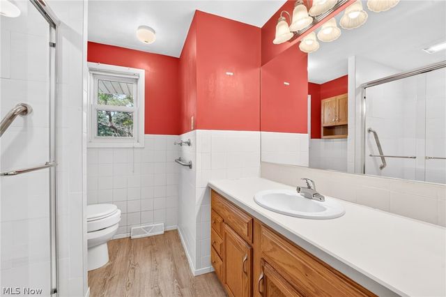 1887 Brainard Road, Lyndhurst, OH 44124
