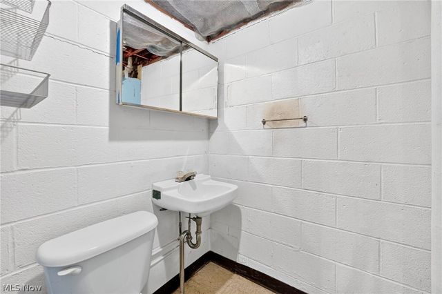 1887 Brainard Road, Lyndhurst, OH 44124