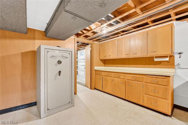 1887 Brainard Road, Lyndhurst, OH 44124