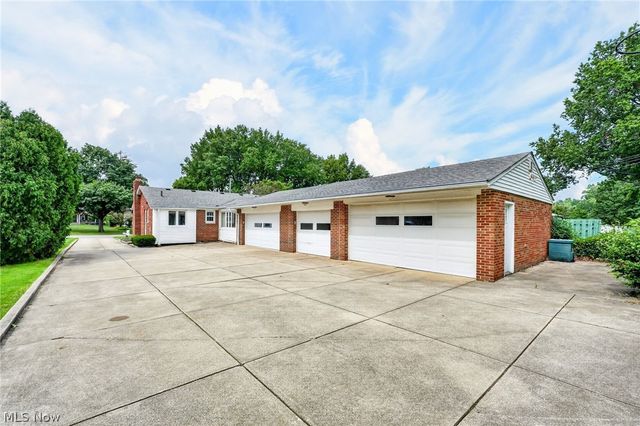 1887 Brainard Road, Lyndhurst, OH 44124