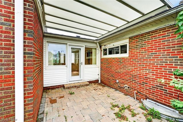 1887 Brainard Road, Lyndhurst, OH 44124