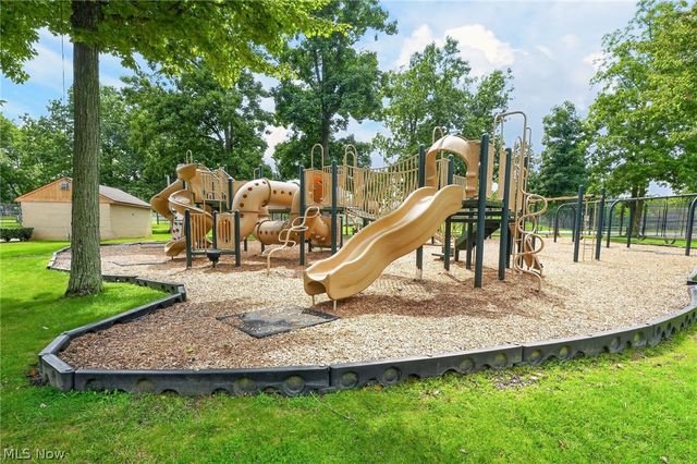 1887 Brainard Road, Lyndhurst, OH 44124