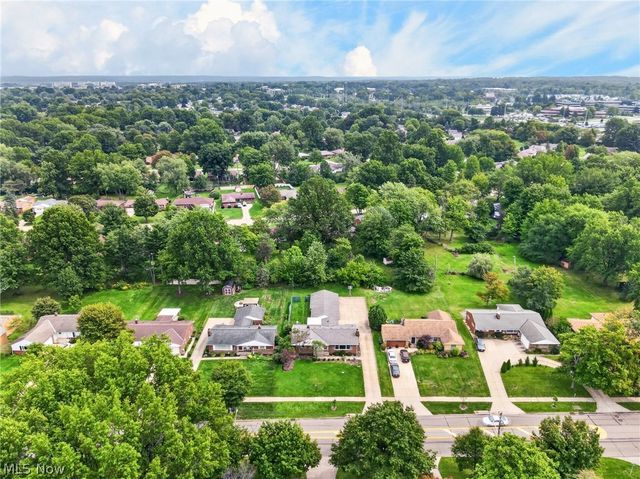 1887 Brainard Road, Lyndhurst, OH 44124