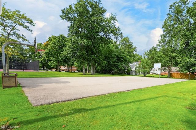 1887 Brainard Road, Lyndhurst, OH 44124