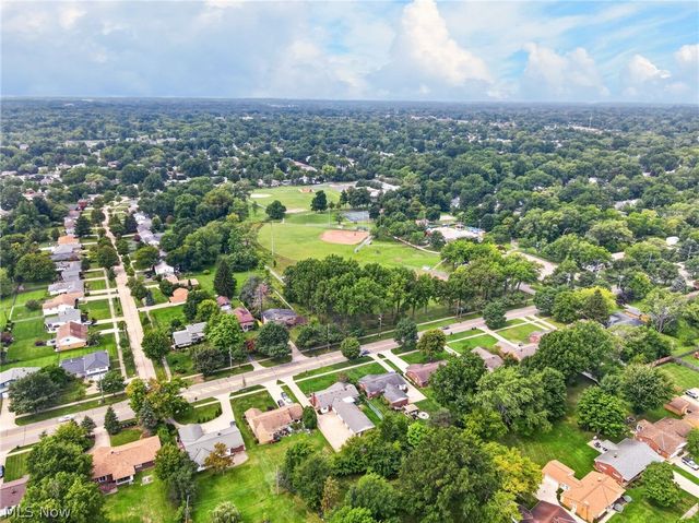 1887 Brainard Road, Lyndhurst, OH 44124