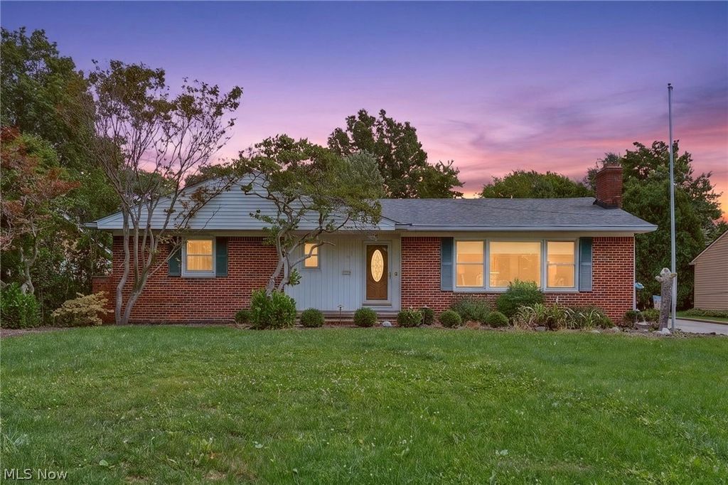 1887 Brainard Road, Lyndhurst, OH 44124