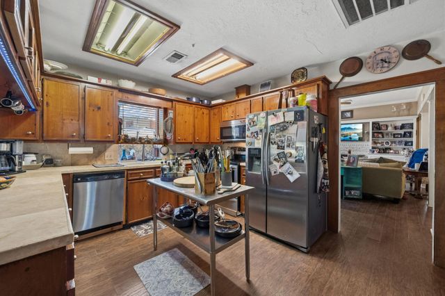 908 Sam Houston Avenue, Huntsville, TX 77320