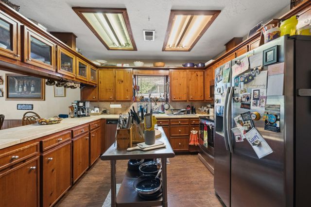 908 Sam Houston Avenue, Huntsville, TX 77320