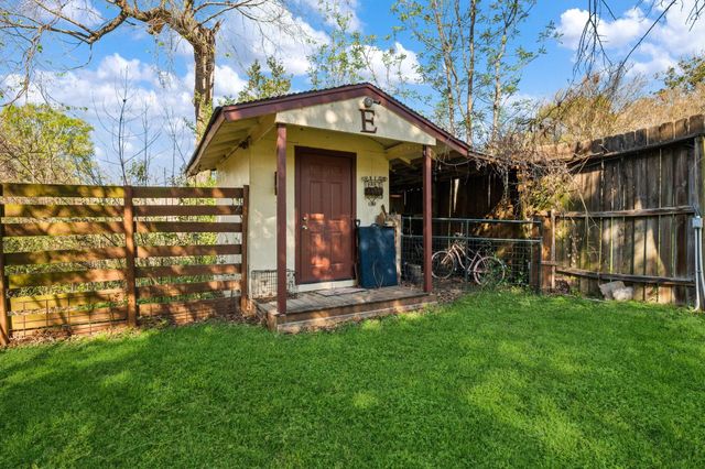 908 Sam Houston Avenue, Huntsville, TX 77320