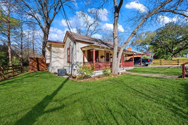 908 Sam Houston Avenue, Huntsville, TX 77320