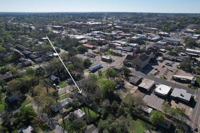 908 Sam Houston Avenue, Huntsville, TX 77320