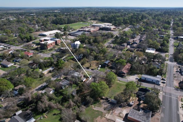 908 Sam Houston Avenue, Huntsville, TX 77320