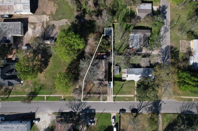 908 Sam Houston Avenue, Huntsville, TX 77320