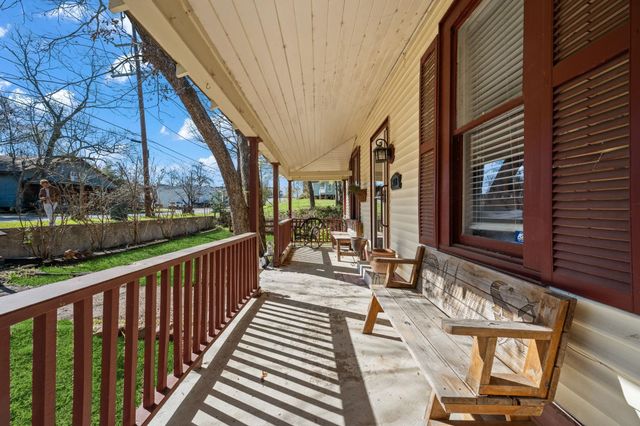 908 Sam Houston Avenue, Huntsville, TX 77320