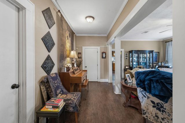 908 Sam Houston Avenue, Huntsville, TX 77320