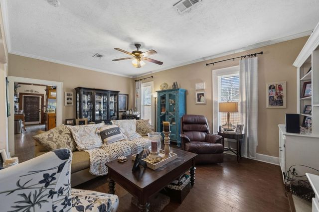 908 Sam Houston Avenue, Huntsville, TX 77320