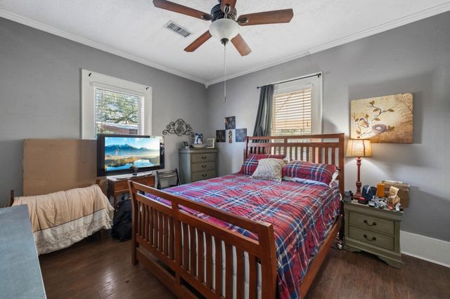 908 Sam Houston Avenue, Huntsville, TX 77320