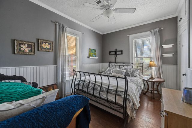 908 Sam Houston Avenue, Huntsville, TX 77320